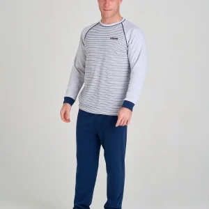 PIJAMA AFELPADO CLÁSICO CON ESTILO DEPORTIVO